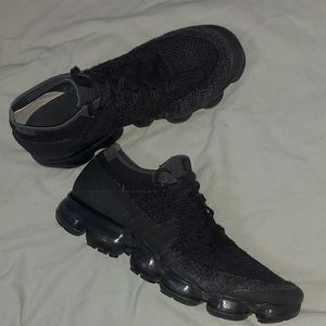 Nike vapormax triple black & grey size 8.5 mens